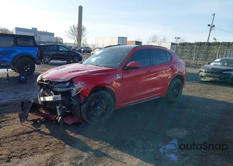 2018 Alfa Romeo Stelvio Quadrifoglio Awd z USA, uszkodzony, nr VIN ZASFAKEVXJ7C20401